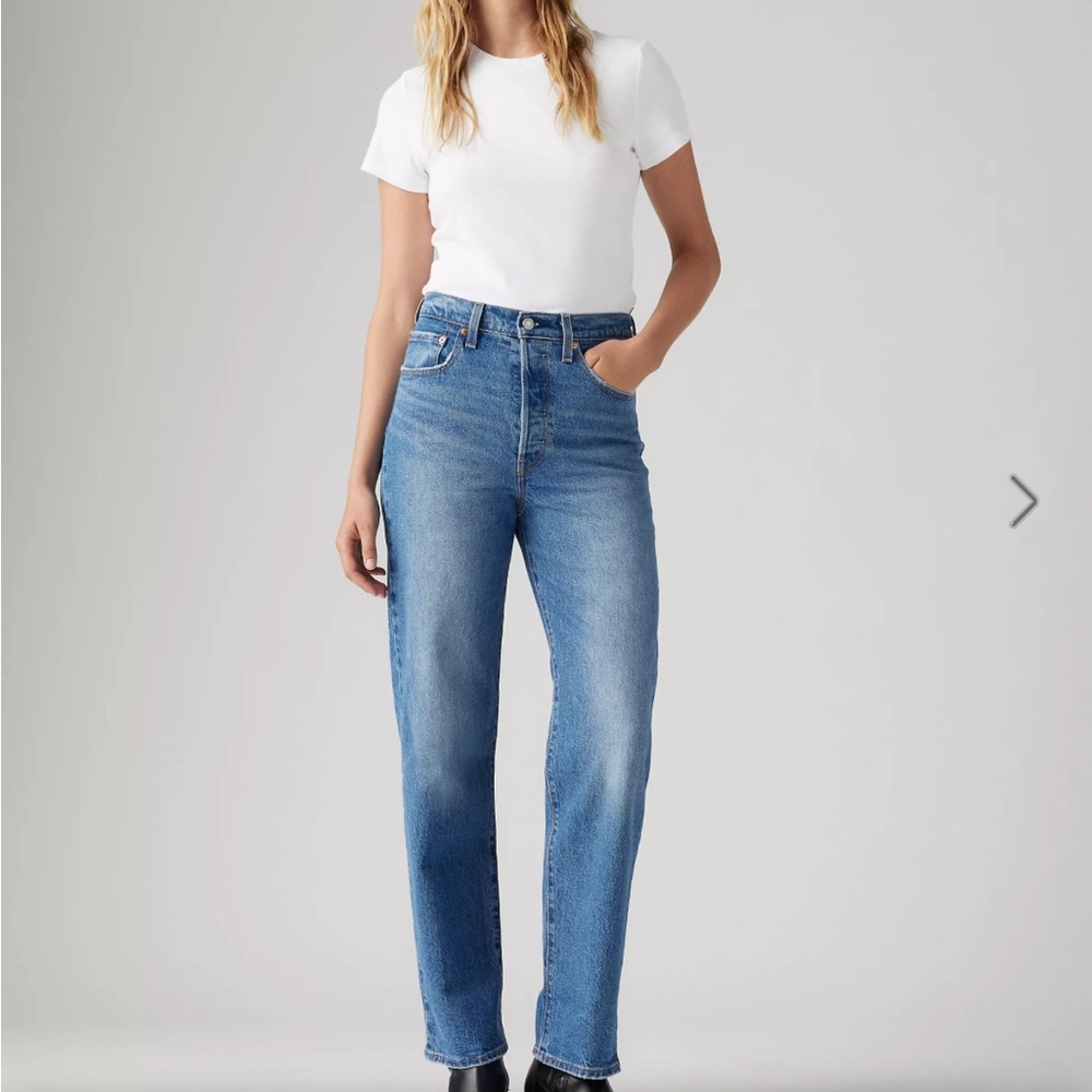 Levi’s Premium Ribcage Straight Ankle Jeans